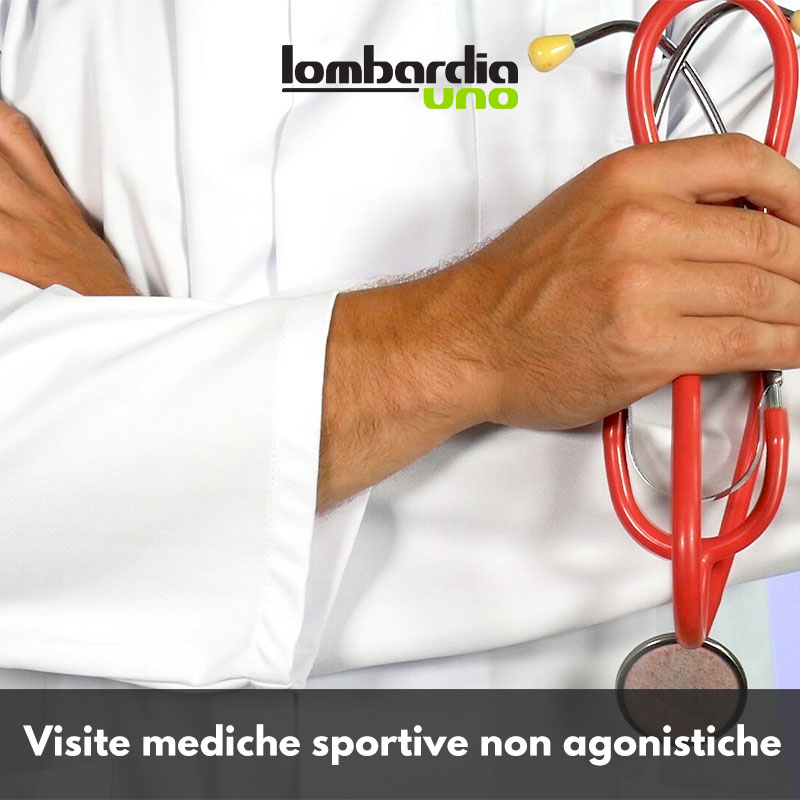 Visite mediche sportive non agonistiche per calcio, beach volley, padel e ginnastica artistica | Immagine dottore in visita